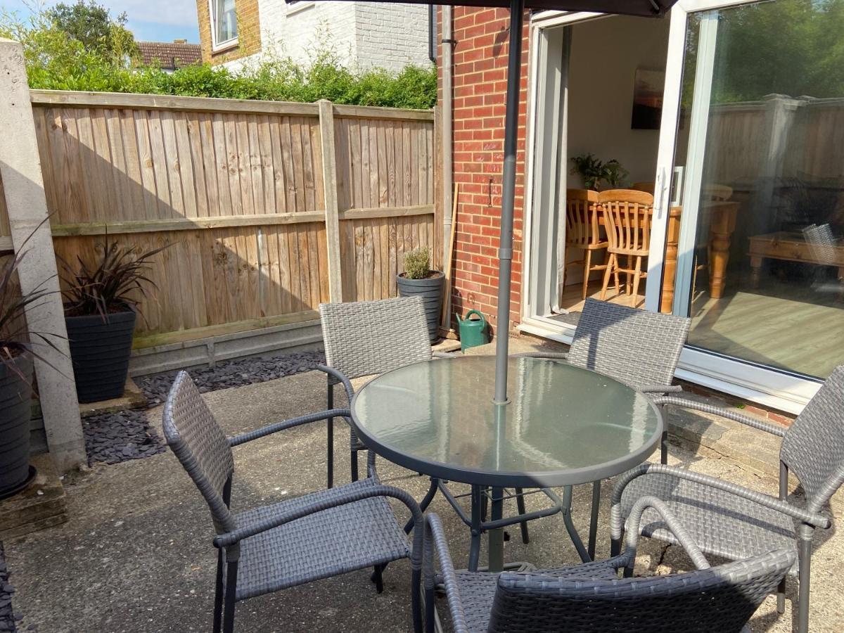 Villa The Seagull, With Driveway And Patio Garden à Whitstable Extérieur photo